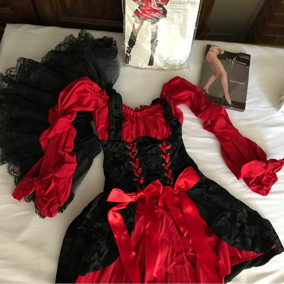 Like New Pirate Vixen Costume Boo*ndle 2pc w/Bonus Leg Avenue FenceNets Hosiery - Picture 5 of 9